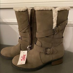 NWT!! Girls justice brown boot… Size 6